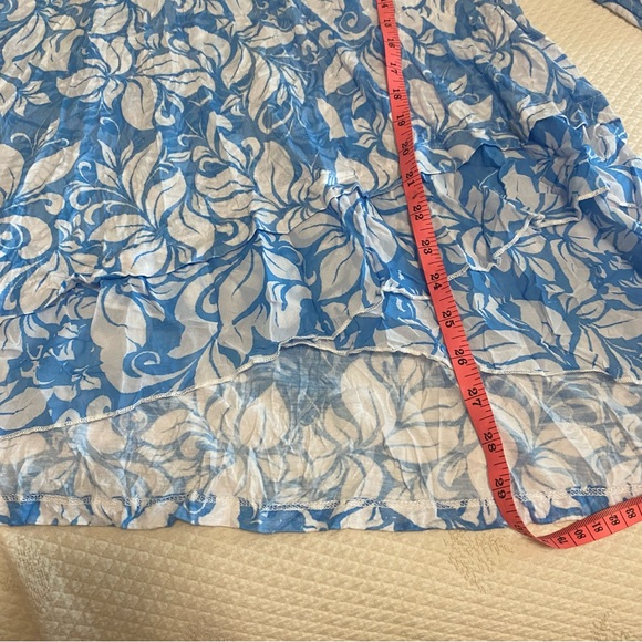 Shana boutique brand Blue & White Floral Tiered Flowy Top size Medium - Picture 8 of 10